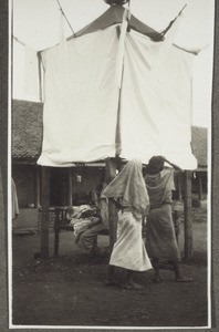 Funeral ceremony of the Badagas in Kalhatti. Hut under which the dead were laid