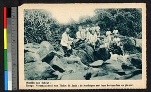 Missionaries and young people gathered for picnic, Congo, ca.1920-1940