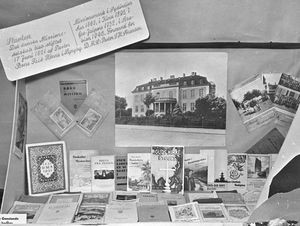 Missionsudstilling i Vejle, 1949. Den historiske afdeling. Det store foto viser DMS Hovedkontoret på Strandagervej i Hellerup