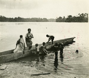 Pirogue on the Ogooue river, in Gabon