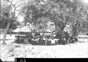 Sunday morning meeting next to the chapel, Ricatla, Mozambique, ca. 1896-1911