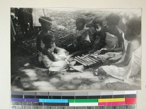 Sakalava girls playing the xylophone, Malaimbandy(?), Madagascar, 1935