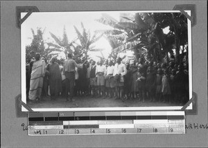 Schoolchildren between Rungwe and Isoko, Tanzania, ca.1929-1930