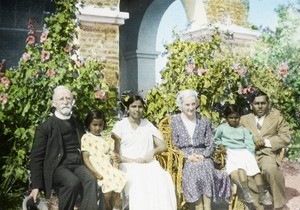 Reverend and Mrs Banks and Indian family, India, ca. 1930