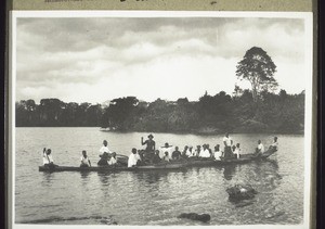 Crossing to the island of Koto Barombi