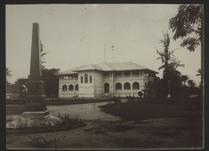 Imperial government building in Duala with a monument to Dr. Gustav Nachtigal