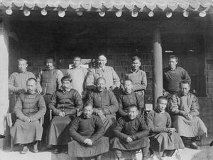 Missionary Waidtløws visit to Fenghwangchen. Evagelists assembled to courses