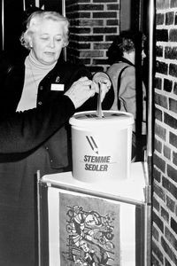 General assembly at Nyborg Strand in 1993. Vote