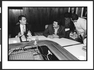 In City hall office of the mayor, the mayor of El Salvador talking with a group of Salvadorans and Anglo Saxons who came to El Salvador to study the upcoming 2003 presidential elections