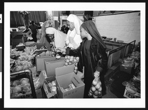 Women picking out food, Los Angeles, 1999