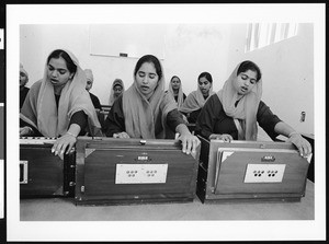 Sikh women singing to the accompaniment of harmonium, Vermont Sikh Temple, Los Angeles 1999