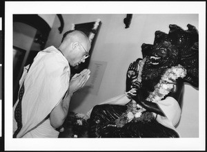 Man praying before Hindu idol, Los Angeles, 1999