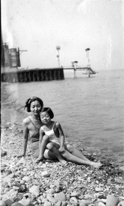 Sunda Hur and Ramona Hahn at beach