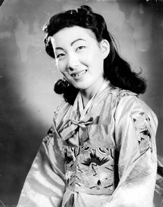 Florence Ahn : studio portrait, in Korean costume