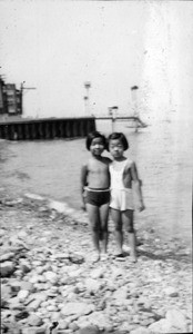 Selma and Ramona Hahn at beach