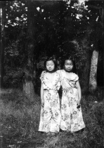 Selma and Ramona Hahn in the park