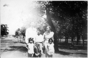 Hahn Jang Ho, Soon Bohk Hur, Richard, Selma and Ramona Hahn