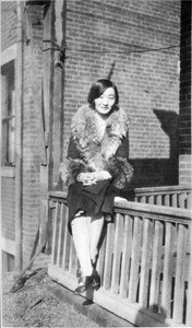 Sunda Hur on fence in Chicago, 1930/31