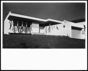 Exterior view of the Ellis Avenue House, Inglewood, ca.1940