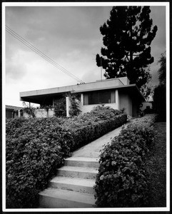 Exterior view of the Erlik House, Los Angeles, 1950