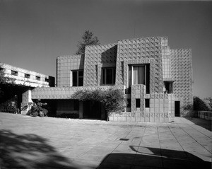 Exterior view of the Ennis-Brown House, Los Angeles, 1923-1924