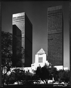 Los Angeles Central Public Library with the City National Bank Tower and Paul Hastings Tower in the background, Los Angeles, 1981