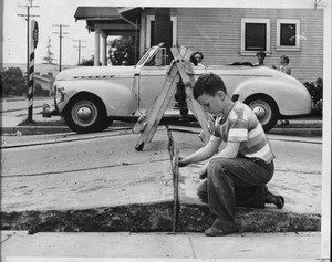 Mysterious upswelling of Opp street above curb, Wilmington, 1946