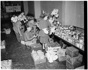 Christmas baskets for needy in La Ballona Valley, 1953