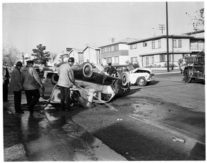 Auto accident at 1st and Hayworth Avenue, 1957