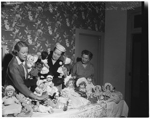 Christmas dolls--Orange County women sell dolls for handicapped employees of Goodwill Industries, 1953