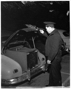 Safe stolen by two men who were arrested at scene by passing police, 1953