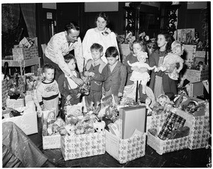 Christmas party at Sunshine Mission (2600 South Hoover), 1953