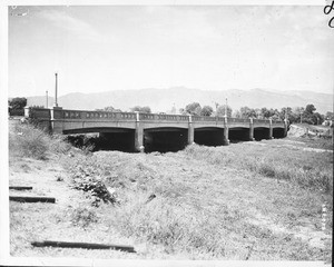 The south side of Los Feliz bridge