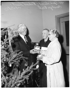 Christmas--Veterans gifts, 1953