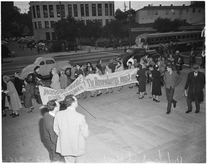 Reds picket at City Hall, 1953