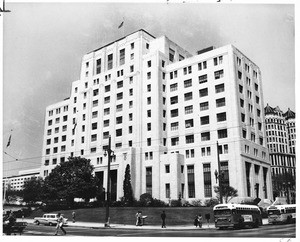 Old State Building shows contrast with new, 1960