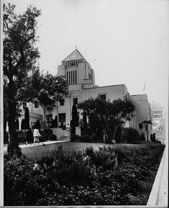 Patrons entering the Central Library, 650 W. 5th St., Los Angeles, 1961