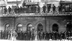 American guards above and allied (mostly Russian) troops below at the Vladivostok railroad station