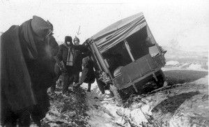 Mark Moody and others righting a toppled truck in Vladivostok