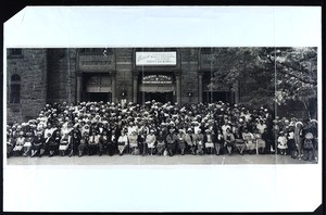 Large group of women at the Women's International Convention, COGIC, Albany