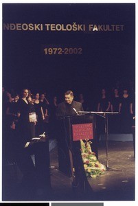 Mihael Kuzmič drži govor