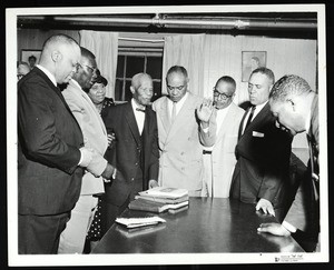 Mason with an unidentified group of 8 people, Memphis or Chicago