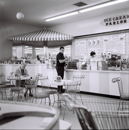 Ice Cream Parlor in El Rancho Market