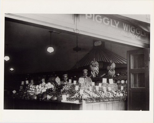 Piggly Wiggly Market at 917 Fair Oaks Avenue