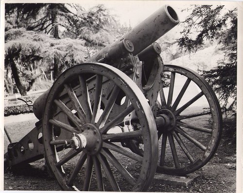 Old Cannon at War Memorial Building