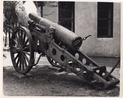 Old Cannon at War Memorial Building