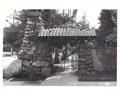 Oaklawn Portals, Marking Entrance to Oaklawn Homes