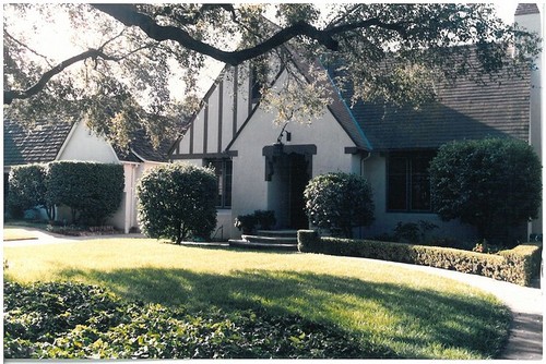 Front of 1923 Edgewood Drive