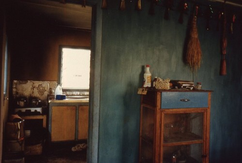 Nevinbong's house, view into kitchen