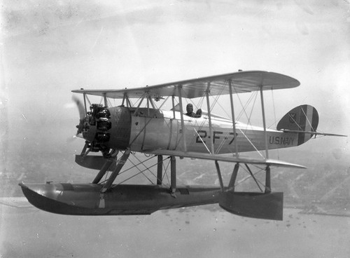 PictionID:45240096 - Catalog:16_006298 - Title:Vought FU-1 US Navy Hasse photo - Filename:16_006298.TIF